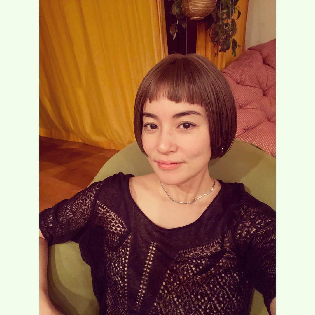 桃生亜希子さんのインスタグラム写真 - (桃生亜希子Instagram)「New Hair😆 　あり？なし？ 　 　ショートを伸ばす時，wigを楽しむという選択があってもよいかな？と買ってみたが。笑  　リアルな髪ぽくはないけど、たまには気分が変わって楽しいかも！  #wigを普段使いに　#人生なんでも楽しもう　#wig」5月25日 21時14分 - pinokosugar
