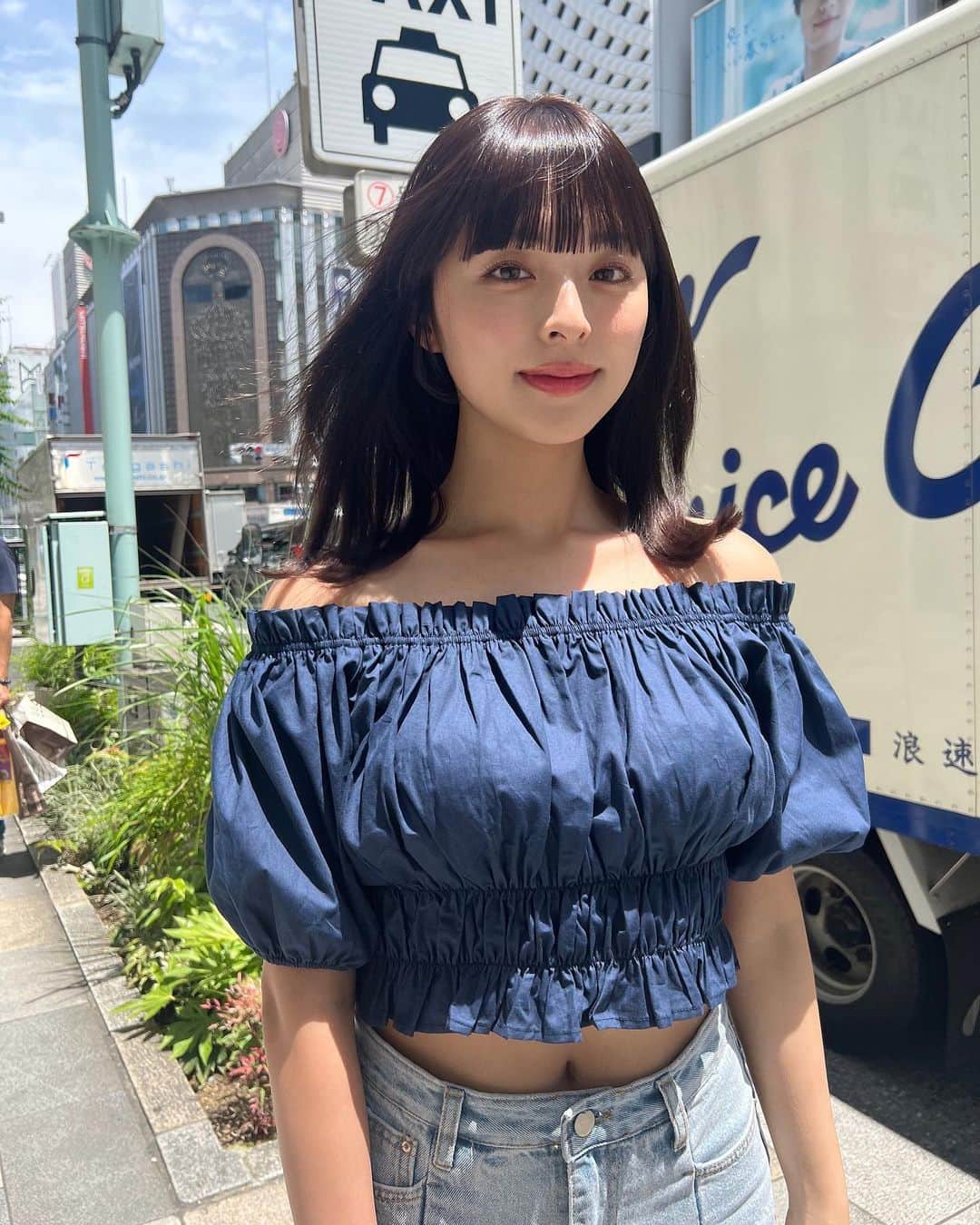 かおりのインスタグラム：「オフショル💙  #オフショル」