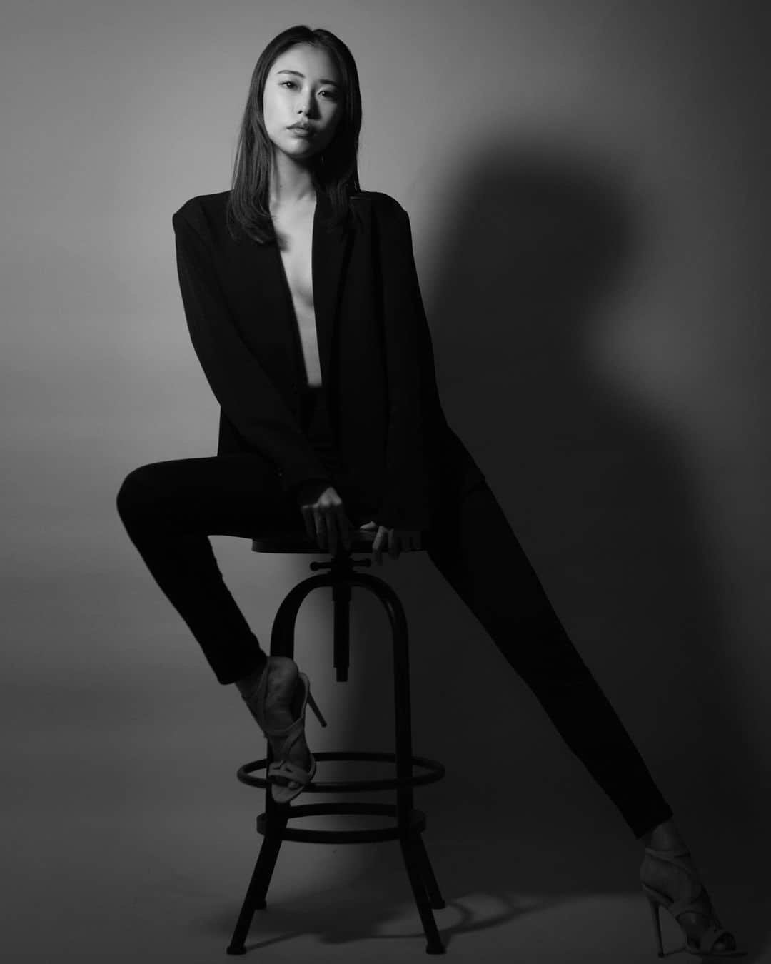 澤井玲未のインスタグラム：「身体すこぶる硬いので頑張った脚の角度📐 . 📸: @kiyoshi.yamauchi  💄: @enishi_maki  . #testshoot #photography #model #hairmake #作品撮り #cruvamanagement」