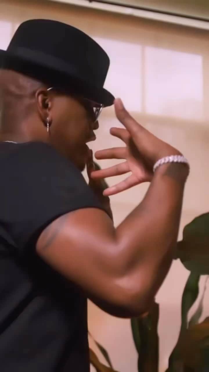 NE-YOのインスタグラム：「Much love to my homegirl @bigjhonni  Download “DON’T FALL OUT OF LOVE” featuring yours truly😏🔥🔥🔥🔥🔥🔥🔥 Everywhere music is available.」