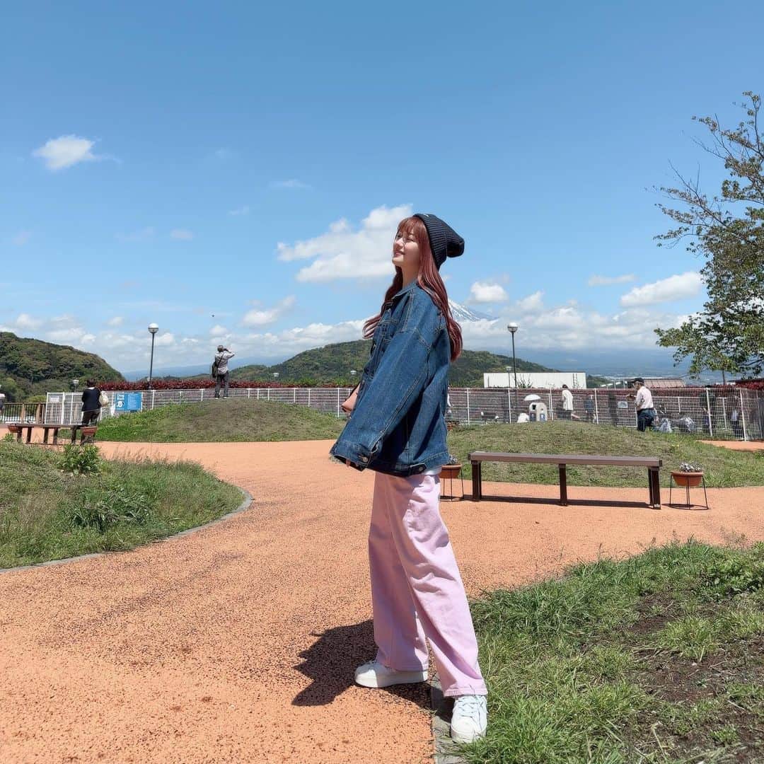 のインスタグラム：「. ちょっと前の＾＾ 骨格診断してもらってから ゆるめな服装ふえた〜☁️  ハチさんとてんとう虫さんも 楽しそうだった🐝🐞」