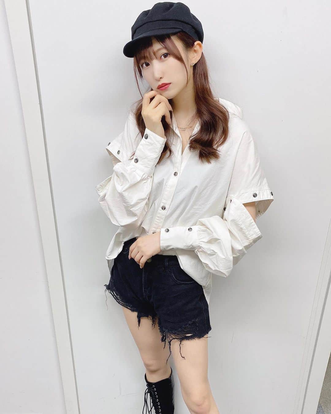 のインスタグラム：「珍しい格好してた🖤  #アイドル #自撮り #自撮り女子 #モデル #高身長女子 #おしゃれさんと繋がりたい #脚フェチ #脚フェチさんへ #太もも #太ももフェチ #idol #japanesegirl #model #fyp #fashion #fypシ」