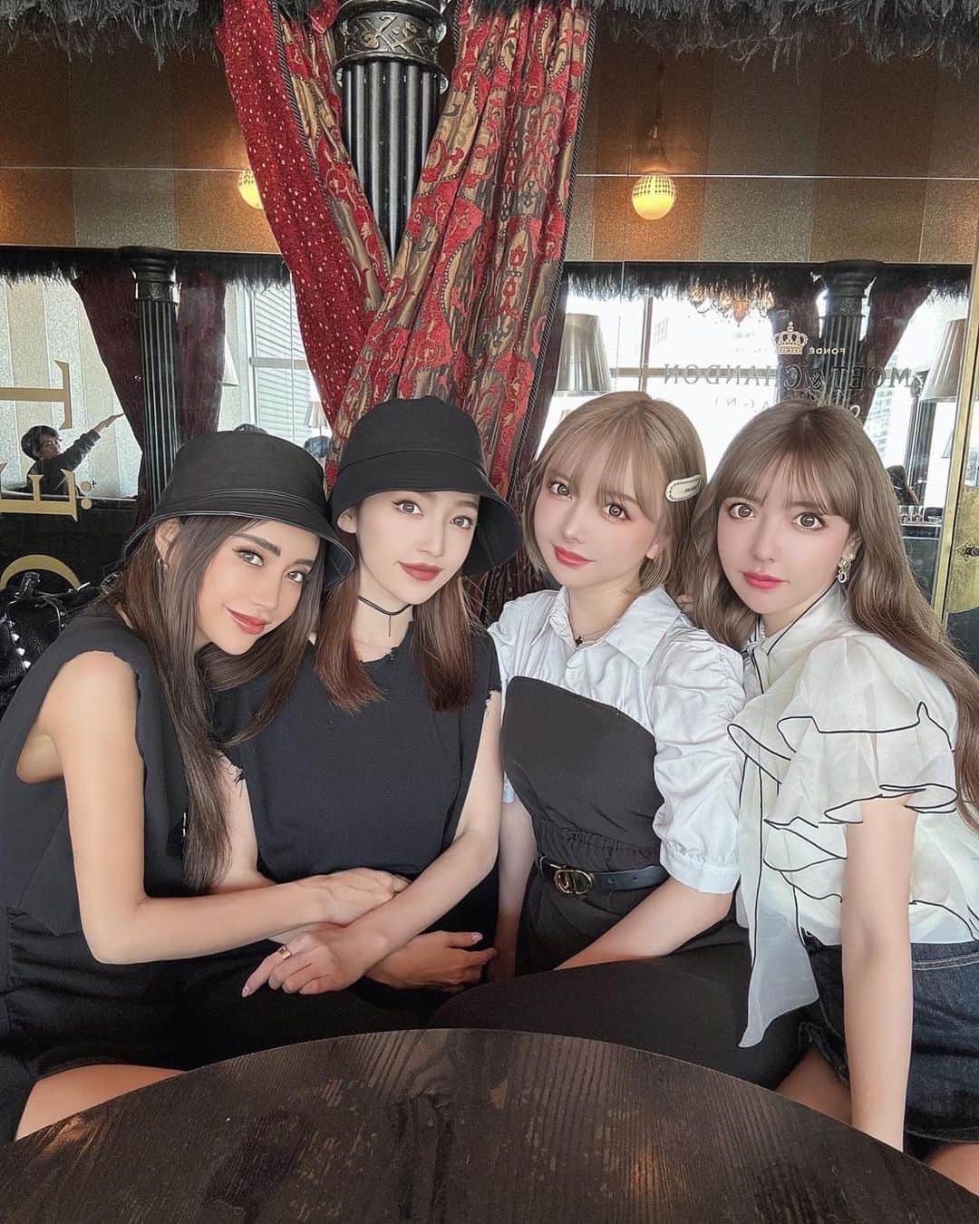 吉川ちえのインスタグラム：「【𓌉𓇋 𝑙𝑢𝑛𝑐ℎ𓌉𓇋 ‎】 . 双子とカナちゃんさやかちゃんと ランチ行ってきた🫶💕 ほんとに面白すぎた🤣❤️❤️ 楽しくて時間経つの一瞬でした✌️ . #ランチ #ランチ会 #女子会 #定期で遊ぼう」