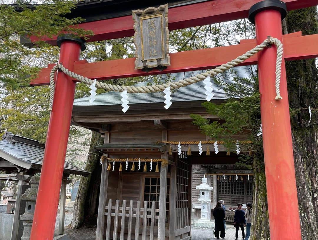 松山英礼奈さんのインスタグラム写真 - (松山英礼奈Instagram)「世界遺産忍野八海💙🩵  透き通る水に心癒された🥹🤲🏻🤍🩵🪽  #時差投稿 #世界遺産 #忍野八海 #山梨県 #富士山 #観光スポット」5月25日 21時29分 - hiiiiiiii0802