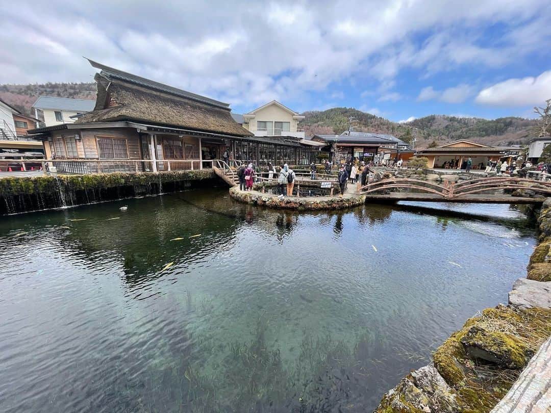 松山英礼奈さんのインスタグラム写真 - (松山英礼奈Instagram)「世界遺産忍野八海💙🩵  透き通る水に心癒された🥹🤲🏻🤍🩵🪽  #時差投稿 #世界遺産 #忍野八海 #山梨県 #富士山 #観光スポット」5月25日 21時29分 - hiiiiiiii0802