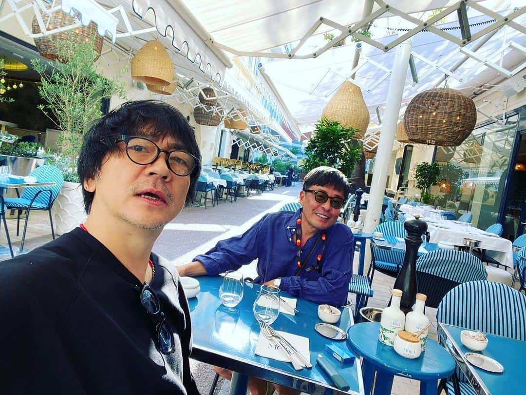 月に吠える。のインスタグラム：「光石さんと カンヌで朝食を…  #大森南朋  #光石研  #逃げきれた夢」