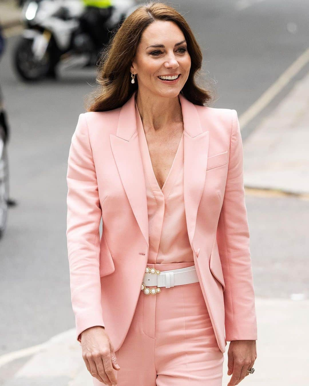 British Vogueさんのインスタグラム写真 - (British VogueInstagram)「Even the #PrincessOfWales can’t resist this summer’s candy-pink mood. #Barbiecore is everywhere, and Kate’s latest appearance at London’s Foundling Museum in a pastel pink @AlexanderMcQueen suit suggests it hasn’t escaped her attention. Click the link in bio for more.」5月25日 21時36分 - britishvogue