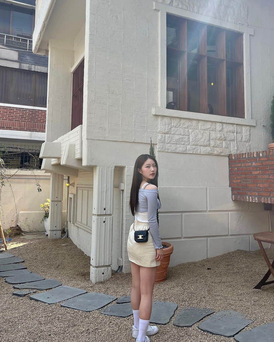 権隨玲さんのインスタグラム写真 - (権隨玲Instagram)「お洋服足りなくて韓国で 急遽買ったトップス~♡」5月25日 21時49分 - rea__room