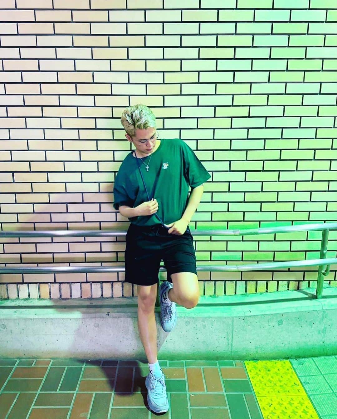 SAMのインスタグラム：「媚を売るのは好きじゃないし、売ってるつもりもないんだけどファンのみんなの支えが本当に今の俺の原動力です！  ずっと俺の歌を信じてくれてありがとう。そしてもう一度歌いたいって思わせてくれてありがとうね💚  Your support always gives me power💪 I very much appreciate that fans keep loving my voice. Thanks to your help that made me to sing again💚  #クレヨンしんちゃん #かわいいは正義」