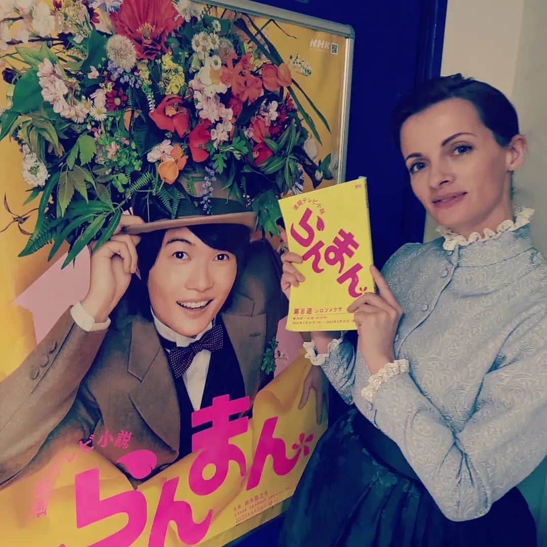 アナンダ・ジェイコブズさんのインスタグラム写真 - (アナンダ・ジェイコブズInstagram)「Had the pleasure of performing on TV with Minami Hamabe on NHK's "Ranman" this week and following weeks! Catch me Friday and upcoming episodes in May/June.  出演します〜♪#朝ドラらんまん 来週もみてね！！@asadora_ak_nhk」5月25日 22時06分 - ananda_jacobs_