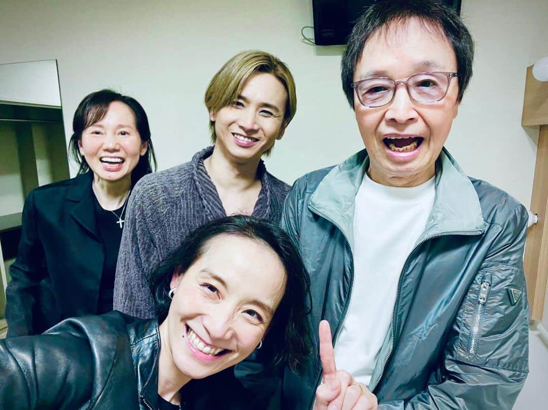 堂本光一さんのインスタグラム写真 - (堂本光一Instagram)「しのはらと 拓郎さんの奥様の森下愛子さんも 一緒に観劇してくださいました 奥様は少年の頃から勝手に佳代さんと失礼ながら本名で呼ばせてもらってますが 本当に素敵な方 しのはらはどうしても記憶が10代のままだけど 素敵な大人の女性になってかっこよく生きてる またこのメンバーで食事に行く約束もしました 楽しみ！  #吉田拓郎 #佳代さん #篠原ともえ #堂本光一」5月25日 22時07分 - koichi.domoto_kd_51