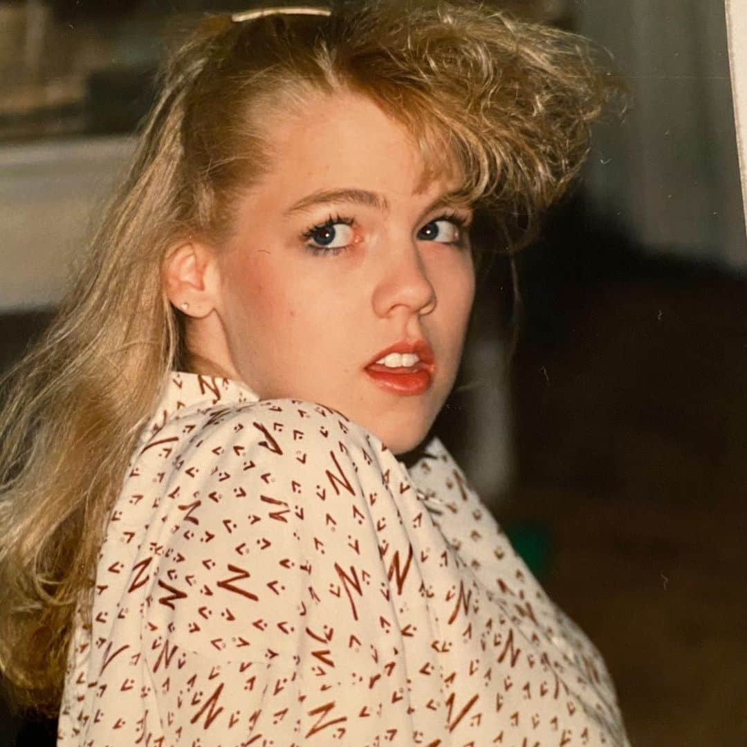 ジェニー・ガースのインスタグラム：「#tbt The look you give when someone tells you it’s only Thursday and you were certain it’s Friday 😝 Also, someone please explain these circa 1987 bangs to me🤣🤦🏼‍♀️ #thursday #bangs #firehazard #80s」