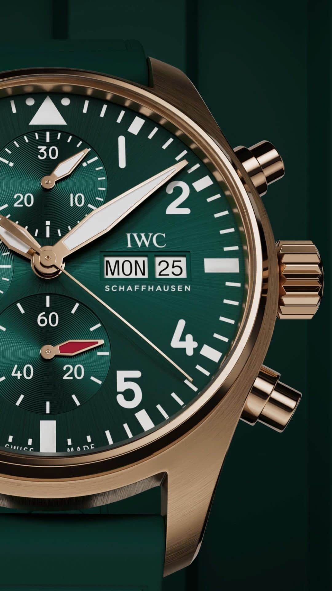 IWCのインスタグラム：「With its dial reminiscent of cockpit instruments, our #IWCpilot Chronograph (Ref. IW388110) is crafted for precise readability in the air and on the ground. The 18 carat 5N gold case and luminescence hands and markers, is set amidst a vibrant green dial and strap. #TheReference  🔗Link in Bio」