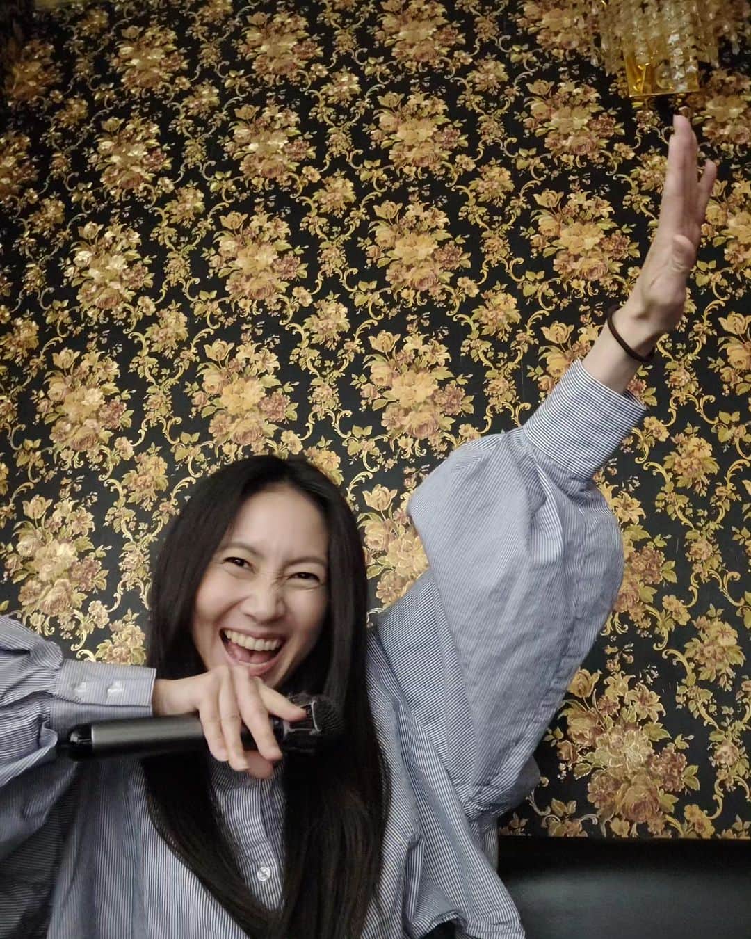 のインスタグラム：「バラード歌ってます🎤 アップテンポの歌は舌が回りません。」