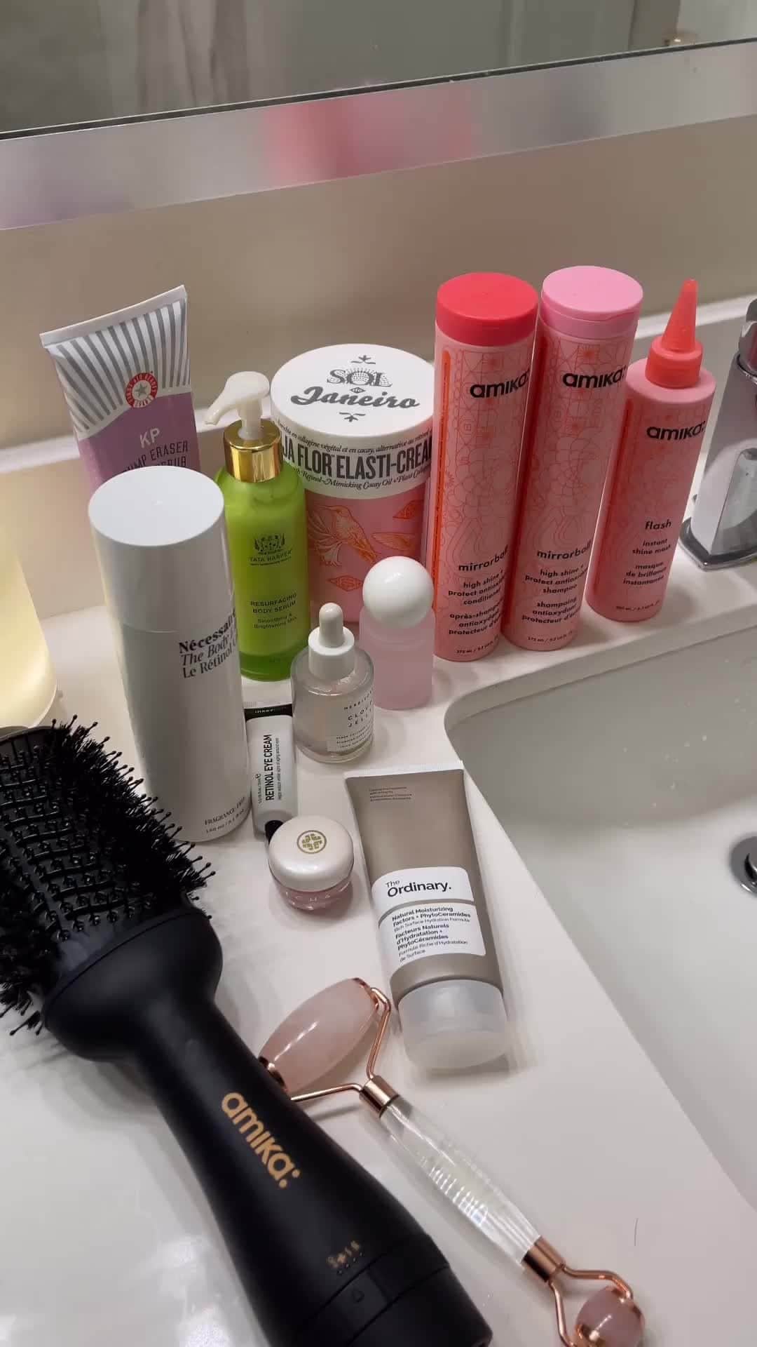 のインスタグラム：「A night in with @amika's new Mirrorball collection 🪩」