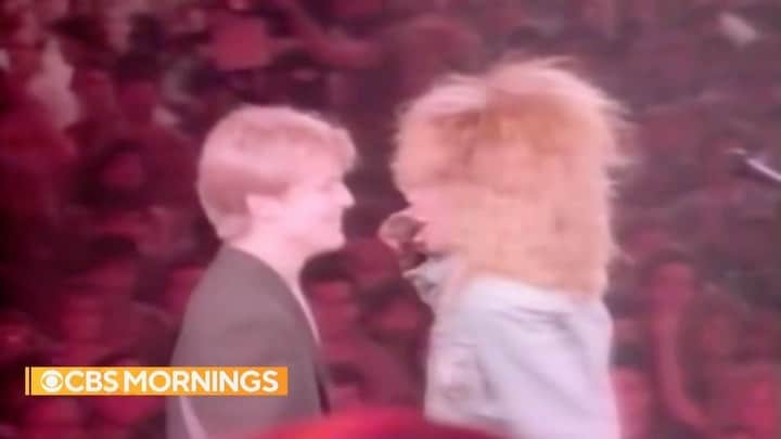 ブライアン・アダムスのインスタグラム：「“We’ve lost a powerhouse of a woman”: @bryanadams, a friend and collaborator of Tina Turner’s, remembers the icon as a legendary singer and performer — and recalls how it felt to sing at her and Erwin Bach’s wedding.」