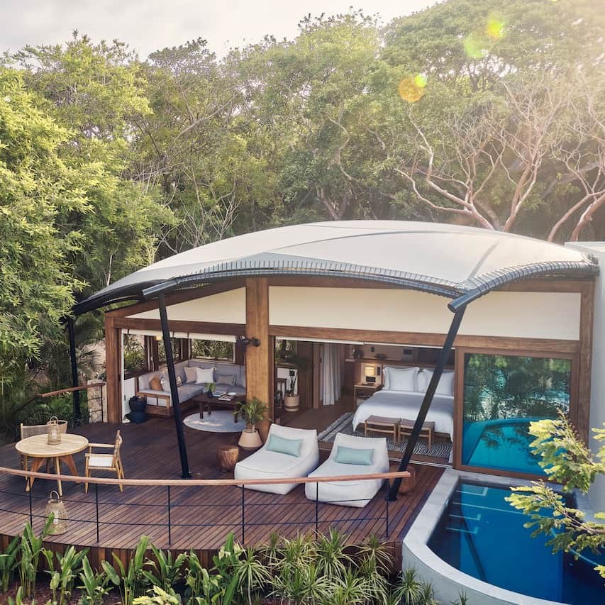 Design Milkさんのインスタグラム写真 - (Design MilkInstagram)「Experience nature's luxury at Naviva, the @fourseasons' ultimate escape nestled in Punta Mita, Mexico. 🌿 Designed by @luxury_frontiers, you'll find yourself surrounded by the lush jungle as you unwind in one of the exclusive tents offering panoramic views of Riviera Nayarit. With a harmonious blend of biophilic design, captivating views, + personalized adventures... you're never gonna want to leave! 🤩 \\\ See more at our link in bio. 🔗  #fourseasonsresorts #luxurystay #biophilicdesign #luxuryretreat #luxurytent」5月25日 22時09分 - designmilk
