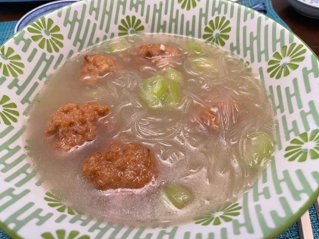 アグネス・チャンのインスタグラム：「夕飯は肉団子の春雨スープでした。ボリュームたっぷり、とっても美味しかった。」
