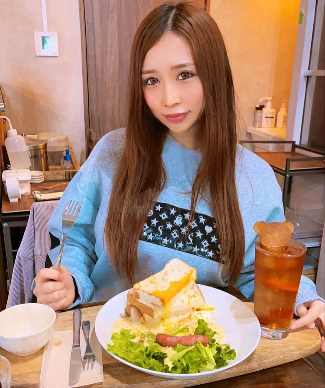 橘楓のインスタグラム：「. .  くまさん♡⃛‎‪(͒⸝⸝･ ﻌ ･⸝⸝)͒ฅ‬  映えカフェごはん🧸💖🍽️  .  . #映えカフェ #インスタ映え #カフェ巡り #インスタグラビア #ギャル #コスプレ #ビキニ #グラビア #むちむち #むちむちボディ #ストレートヘア #ランチ #オシャスタグラム #パイスタグラム #セクシー #巨乳 #おっぱいは正義 #ootd #sexy #cosplay #gravure #bikini #bikinigirl #cute #fashion #instalike #instapic #instagram #instalove」