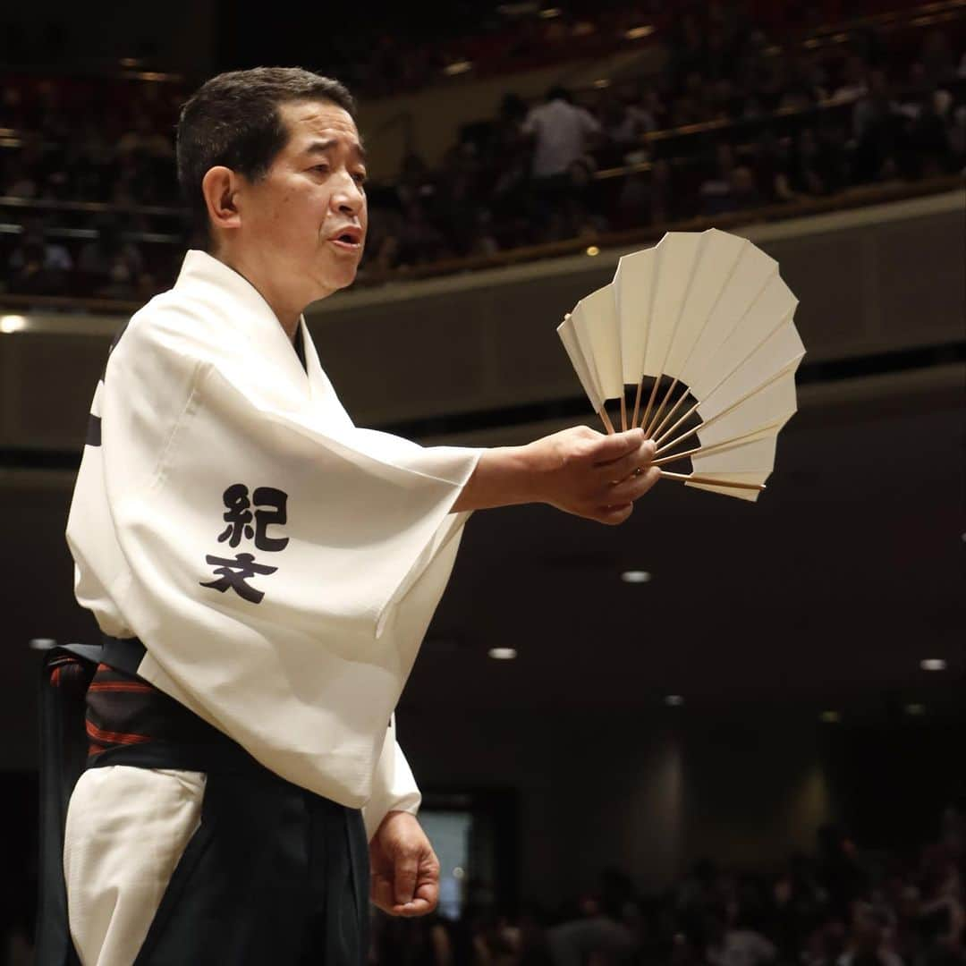 日本相撲協会さんのインスタグラム写真 - (日本相撲協会Instagram)「大相撲五月場所十二日目！ 幕内は、#照ノ富士 が1敗を守り単独トップに。 2敗で続くのは、本日10勝目を挙げた#霧馬山 と#朝乃山 。 十両は、1敗に#豪ノ山 と#落合 。 2敗に#熱海富士  五月場所も残り3日です！  本日は呼出し特集です。 力士を呼び上げる声や一つ一つの所作にも是非ご注目下さい！  @sumokyokai  #相撲 #五月場所 #呼出し #次郎 #克之 #志朗 #重夫 #吾郎 #幸吉 #旭 #隆二 #琴三 #琴吉 #大吉 #照喜 #幸司 #利樹之丞 #光昭」5月25日 22時17分 - sumokyokai