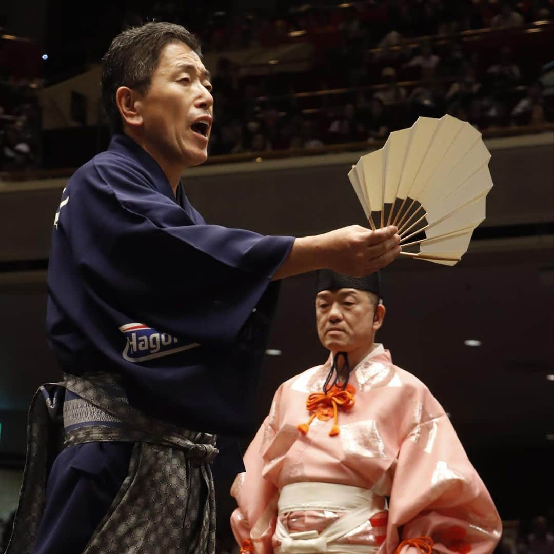 日本相撲協会さんのインスタグラム写真 - (日本相撲協会Instagram)「大相撲五月場所十二日目！ 幕内は、#照ノ富士 が1敗を守り単独トップに。 2敗で続くのは、本日10勝目を挙げた#霧馬山 と#朝乃山 。 十両は、1敗に#豪ノ山 と#落合 。 2敗に#熱海富士  五月場所も残り3日です！  本日は呼出し特集です。 力士を呼び上げる声や一つ一つの所作にも是非ご注目下さい！  @sumokyokai  #相撲 #五月場所 #呼出し #次郎 #克之 #志朗 #重夫 #吾郎 #幸吉 #旭 #隆二 #琴三 #琴吉 #大吉 #照喜 #幸司 #利樹之丞 #光昭」5月25日 22時17分 - sumokyokai