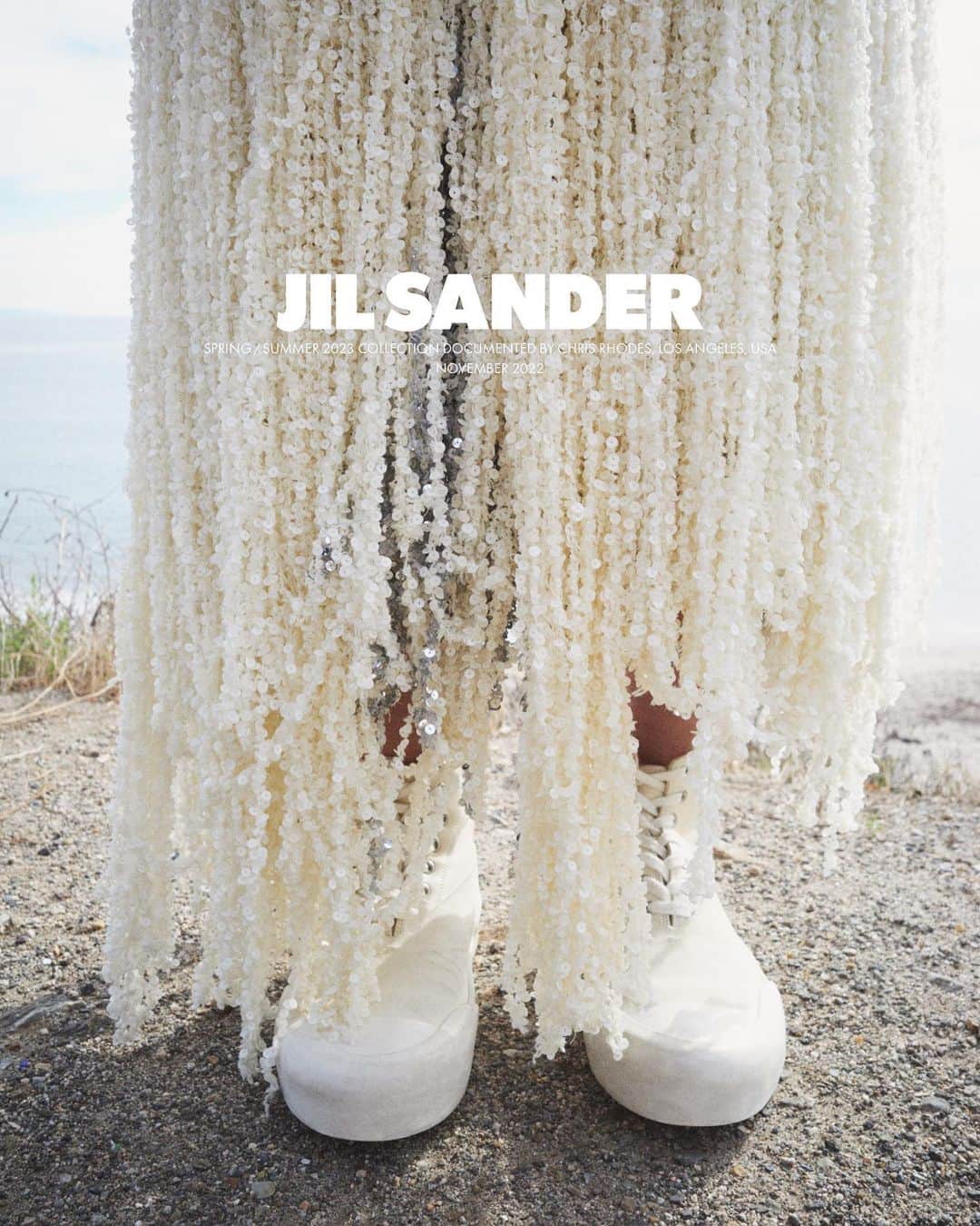 ジルサンダーのインスタグラム：「#JILSANDER  Spring/Summer 2023 campaign documented by Chris Rhodes, Los Angeles, USA November 2022 @chris.rhodes  Now available online and in selected stores #JilSanderbyLucieandLukeMeier」