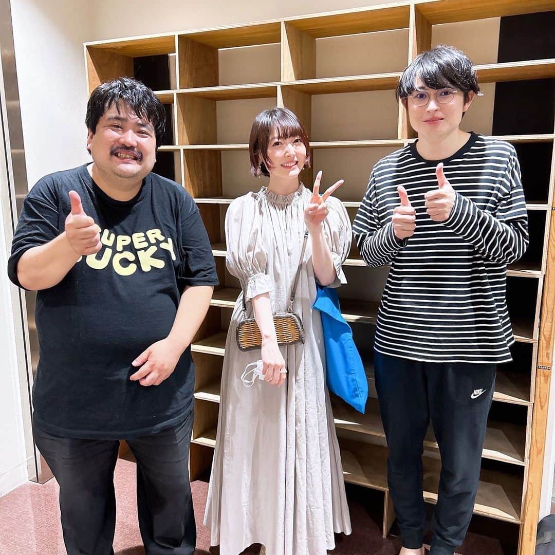 のインスタグラム：「. 空気階段第6回単独公演「無修正」！！！ 初めて生で観る空気階段のコントに興奮してしまいました…！😭どれも面白かったのですが、特にもぐらさんが可愛いキャラになるあのコントが大好きでした☺️✨ そしてみんな踊り場リスナーなのかなと、ニコニコお客さんを見回してしまいました！サイコゥ！！！ #空気階段無修正」