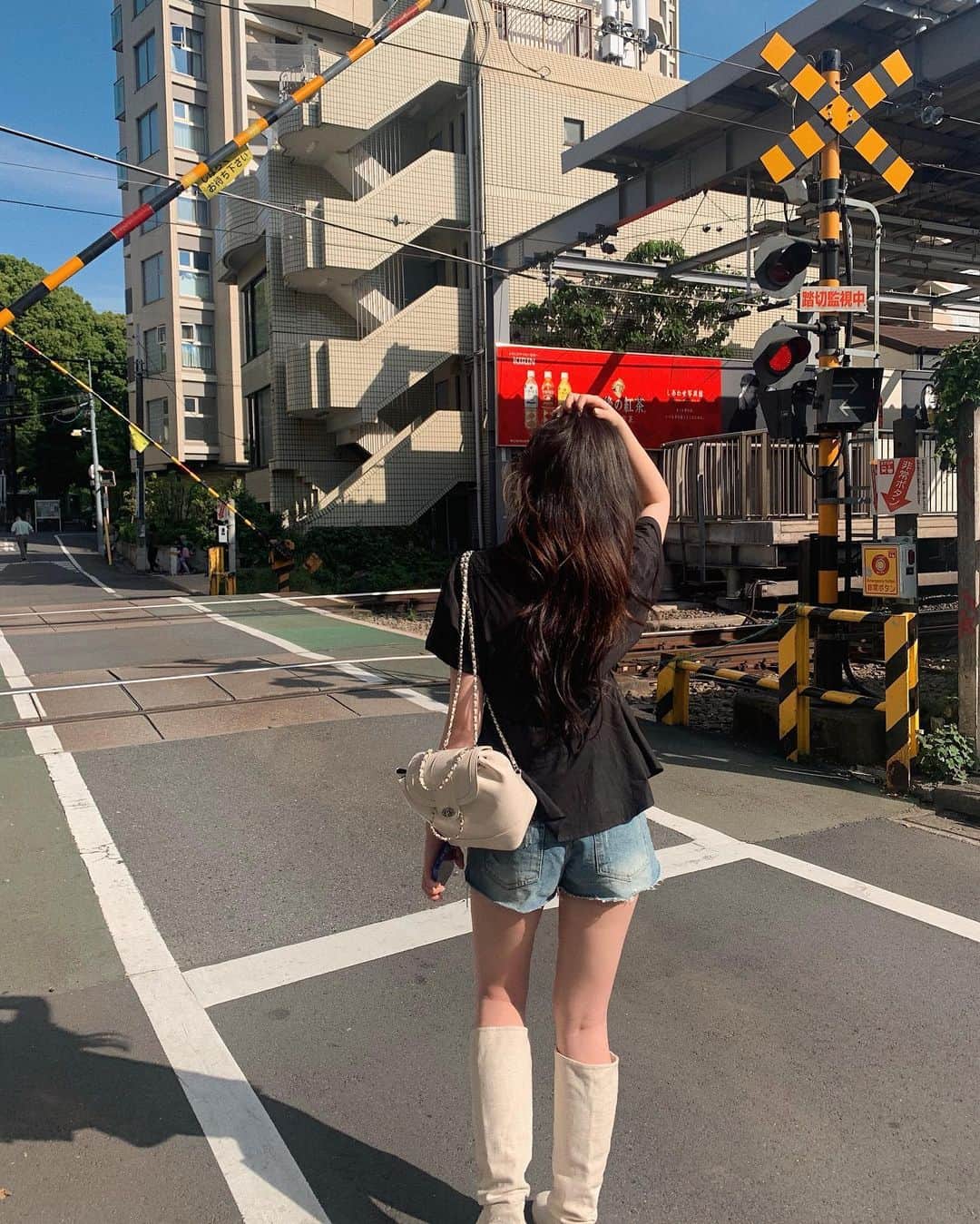 ユビンさんのインスタグラム写真 - (ユビンInstagram)「일본에서 입은 착장들 금욜에 다 업데이트 됩니닷 📸🤍  #모어리즈 #moreliz #도쿄」5月25日 22時34分 - u.b1n