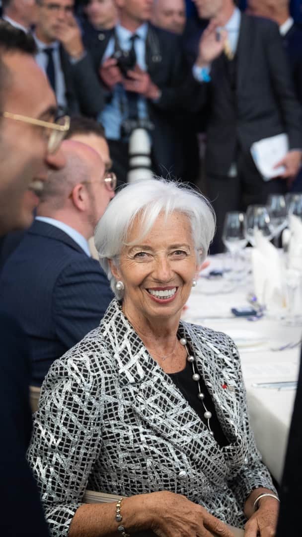 クリスティーヌ・ラガルドのインスタグラム：「We were so pleased to host our friends and colleagues from all over Europe to mark our 25th anniversary. It is a moment to take stock of what has been accomplished, while reflecting on what remains to be achieved, and on the ECB’s role as an anchor of stability in a world of uncertainty.   🎥 by ECB」