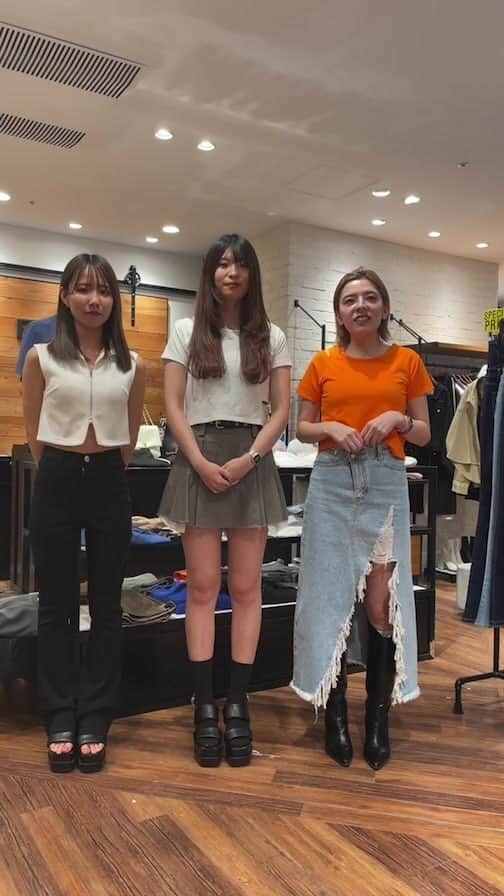 ENVYMのインスタグラム：「【𝙞𝙣𝙨𝙩𝙖 𝙡𝙞𝙫𝙚🎥】 in SHIBUYA109 ⁡ ⁡ 今週の新作のご紹介をしました✨ ⁡ 骨格、パーソナルカラーについての ご質問などにもお答えしてます🤝🏻 ⁡ REINA / 158cm MYU / 165cm MIU / 153cm ⁡ --------------------------------- ⁡ ⁡ #envym #2023ss #summer」