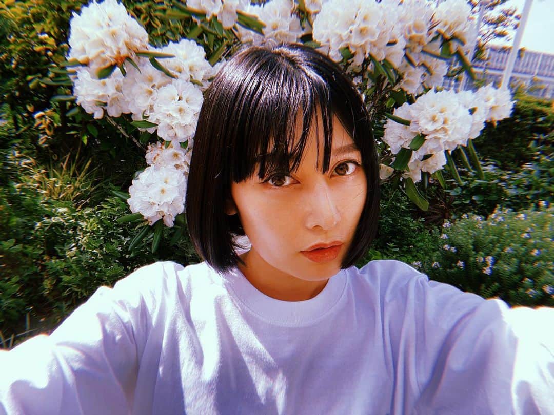 佐藤乃莉のインスタグラム：「いよいよ、🌟  代官山で初の展示会  ✨✨🩵🐬🩵✨✨  ワクワク  ドキドキw  是非ふらりと もう、お散歩がてらで 遊びに来て下さいね。  購入してくださった方に 特製のプレゼントも…🙈💕  いらないとか言わないでねw😂  #ワクワク#ドキドキ#花」