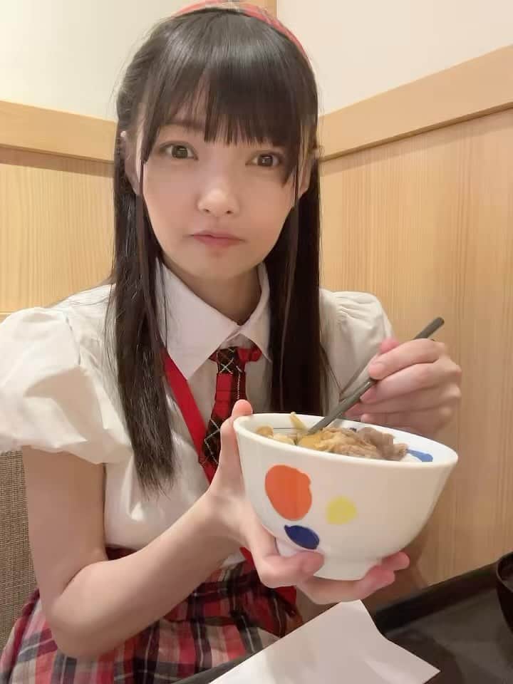 松山あおいのインスタグラム：「食べるおねえさん🐄」