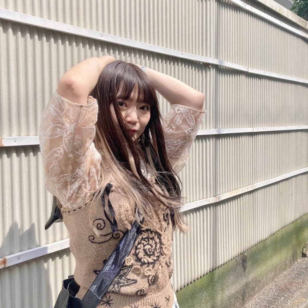 矢方美紀のインスタグラム：「どんな瞬間かはご想像にお任せします  #なんかわからんけど  #このポーズして #自分の太さがより際立っていた #服たちが可愛いすぎてしあわせ」