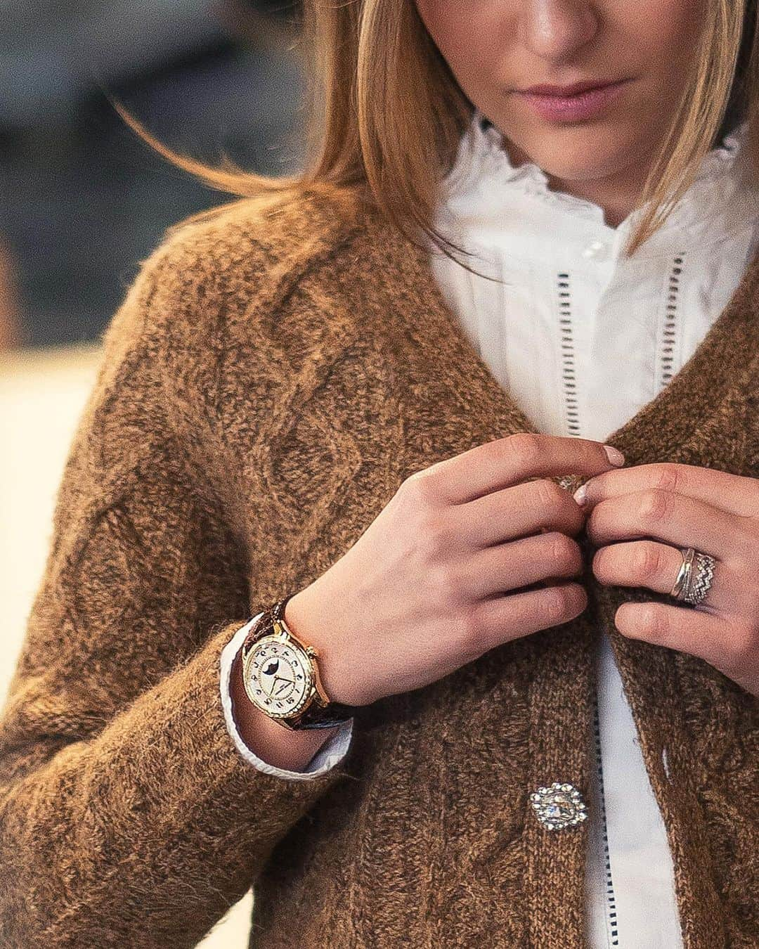 フレデリックコンスタントのインスタグラム：「Embrace elegance and every passing moment with a timeless treasure on your wrist.  Discover the Classics Elegance.  #LiveYourPassion #ClassicsCollection #LadiesWatch」