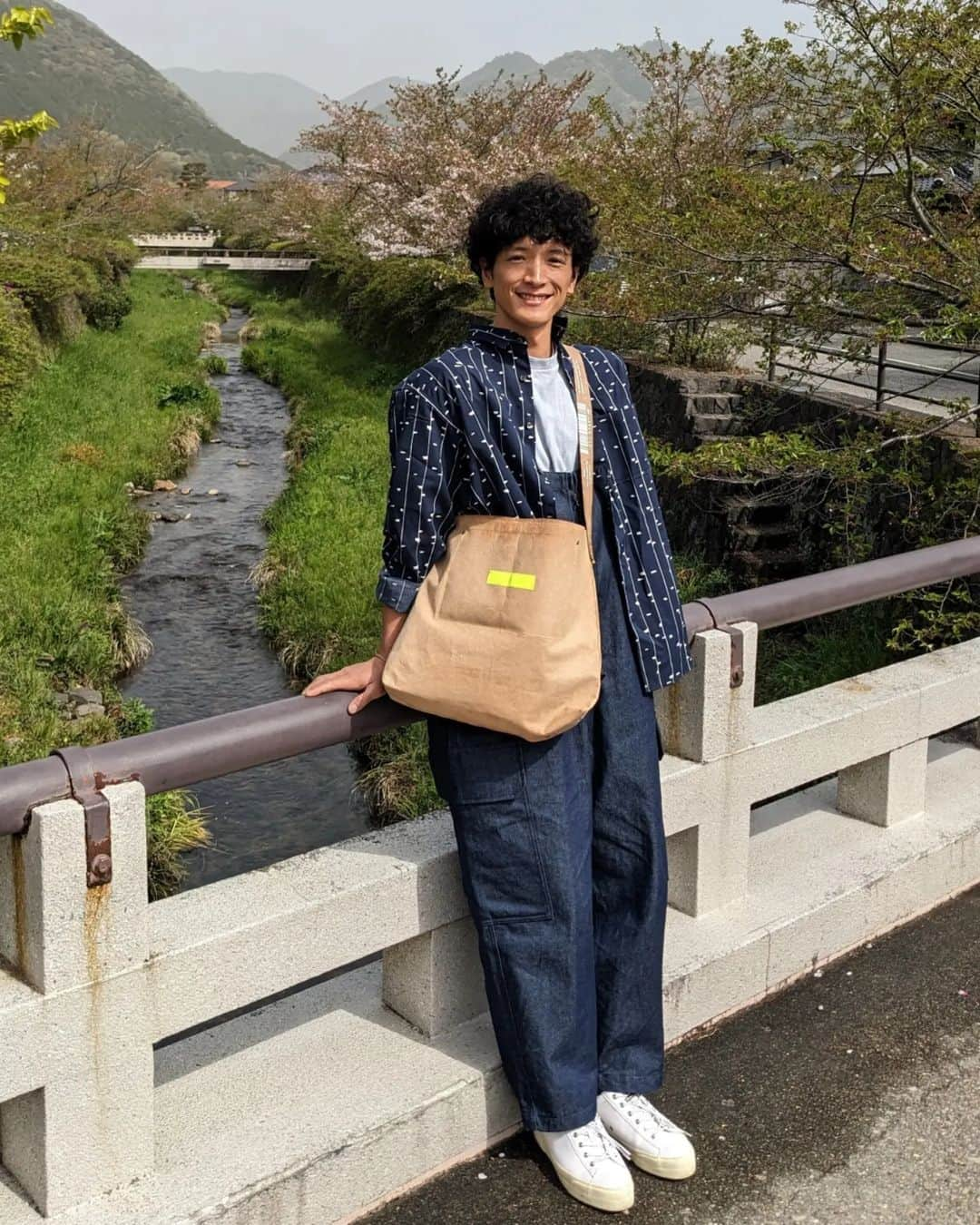 渡部豪太さんのインスタグラム写真 - (渡部豪太Instagram)「今回のふるカフェは山口県・山口市  伝統建築には見えないところにも沢山のこだわりが詰まっている。 何気ない街の風景には、沢山の人の隠れた息吹がある。 古民家ってオモチロイ☕  頂いたベーグルは本当に美味しかった… また食べたい🥯🤤  #ふるカフェ系ハルさんの休日  #古民家カフェ  #伝統建築 #ベーグル #山口県」5月25日 22時54分 - gotawatabe