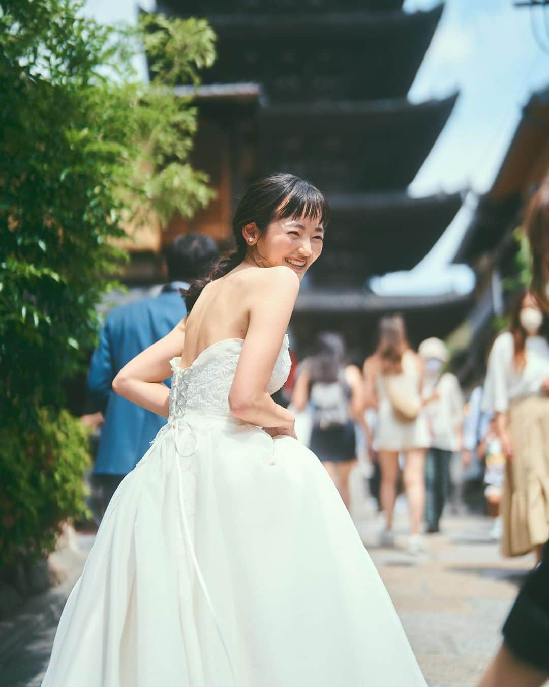 清水みさとさんのインスタグラム写真 - (清水みさとInstagram)「京都で結婚式をしました☀️  最高の瞬間がずっとずっと続いて、いつのまにか一日が終わってました！ みんなで大笑いして、ふたりして爆泣きです😀  打ち上げは、 ぎょうざ湯でサウナと街中華🥟♨️  しあわせだー  📷 @kuwatafilm   #大泣き #大感動 #しげお」5月25日 22時57分 - misatoshimizu35