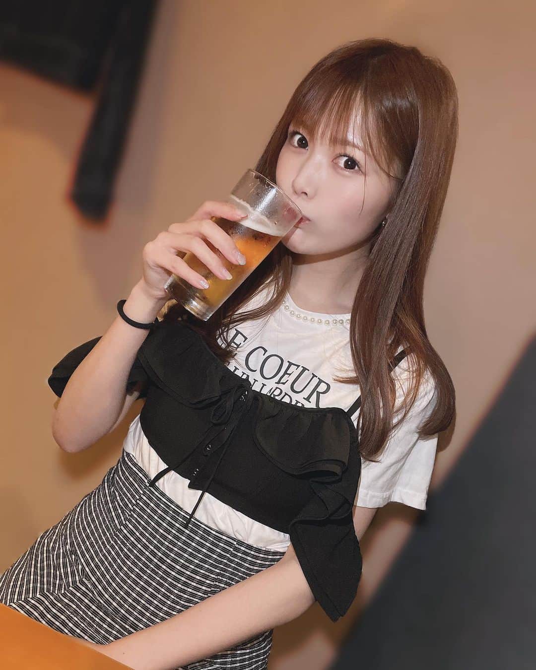 渚カオリさんのインスタグラム写真 - (渚カオリInstagram)「Tシャツ可愛いビールは美味しい  @paravion_official」5月25日 23時08分 - kaorinsta_
