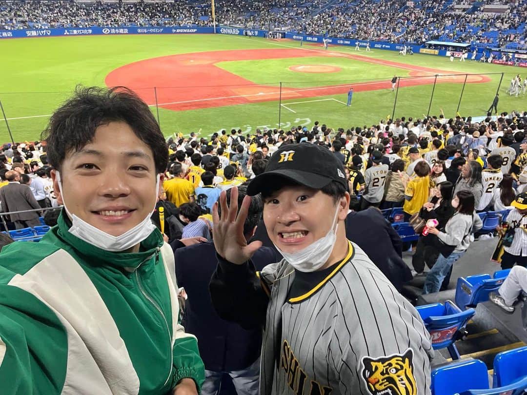 のインスタグラム：「昨日は若林さんと野球観戦しに神宮まで行きました。 めちゃくちゃ楽しかった！」
