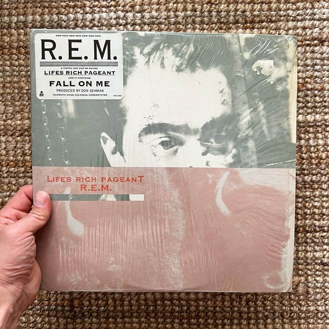 山田稔明さんのインスタグラム写真 - (山田稔明Instagram)「R.E.M.はトランキライザー、1986年の『LIFE'S RICH PAGENT』。 #朝一番に聴くレコード」5月26日 9時58分 - toshiakiyamada