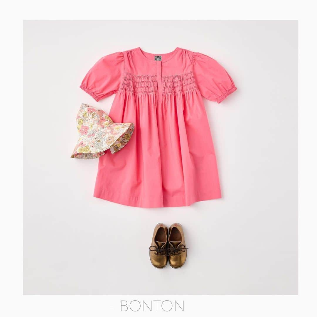 LILI et NENEさんのインスタグラム写真 - (LILI et NENEInstagram)「_BONTON まいにち着たい、ワンピースがいっぱい！ DRESS FAIR 5月25日（木）20時〜31日（水）23時59分まで  SPECIAL PRESENT ●期間中、ボントン2023SSコレクションのワンピースをどれでも1点以上お買いあげの方に、次回ボントン商品のご購入でお使いいただける2,000円OFFクーポンを差しあげます。 ※クーポンはキャンペーン終了後にお送りいたします。 ※クーポンはボントン商品を税込11,000円以上のお買物でご利用いただけます。  ●2023年からボントンのアイテム取扱い数が日本最大級となったリリエネネ。パリのママンと子どもたちに愛されるブランドの魅力をもっと多くの方にお届けしたいから、期間限定のスペシャルプライスでご紹介します。   ●BONTONの商品（セール品を除く）を合計33,000円（税込）以上お買いあげの方に、先着でNUMERO 74のスターモチーフキーホルダーをプレゼント。 ． @lilietnene プロフィールリンクよりリリエネネオンラインショップへ ． @lilietnene_paris  大好きなパリの日常をお届けする ． #lilietnene タグ付けして投稿して頂ければ嬉しいです  #bonton#ボントン#パリ発ブランド #オシャレキッズ #ベビーファッション#キッズファッション #子供服 #lilietnene #リリエネネ #海外子供服セレクトショップ #kidsfashion #babyfashion #gift #女の子のママ#娘服#むすめ服#姉妹#お揃いコーデ#ベビー服#海外子供服 #キッズコーデ#キッズ  #キッズコーデ女の子 #ベビーコーデ #ベビーコーデ女の子#ワンピースコーデ#キッズドレス #キッズドレスコーデ #キッズワンピース」5月26日 10時02分 - lilietnene