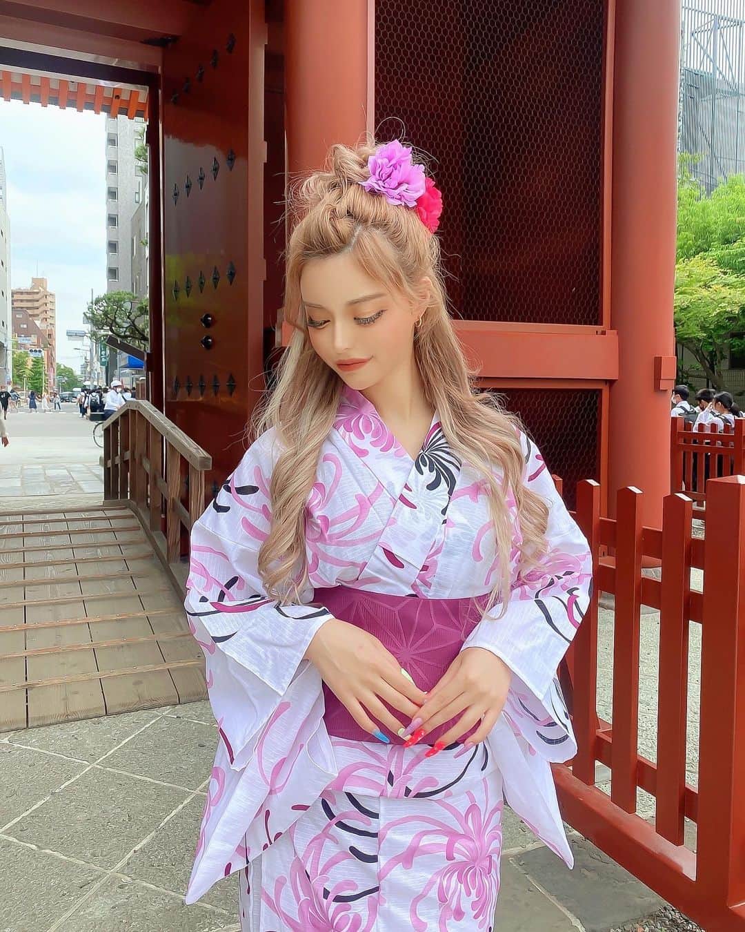 アンジェリカさんのインスタグラム写真 - (アンジェリカInstagram)「お祭り行きたい🎆👘🩷🩷   @dress_tika の浴衣‪‪❤︎‬だよん ――――――――――――――― マツエクの質問よく来るから答えるよん @lapis_emi さんに フラットラッシュでやって貰ってるよん🤘🏾👯‍♀️」5月26日 8時39分 - ange1115