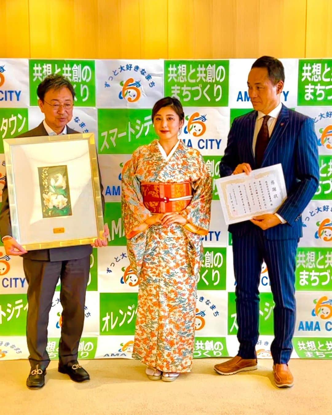 田村有紀さんのインスタグラム写真 - (田村有紀Instagram)「[New Art Works. 1] 'Lily design, cloisonne ArtWork'.  Tamura Cloisonne Art Works was installed in the government building of Ama City, Aichi Prefecture, where the town of ShippoCloisonneEnamel is located.   #AmaCity #AichiPrefecture  Tamura Cloisonne Artworks are displayed as artworks in the newly constructed government building.   The local company Kawamura Sangyojo ordered 9 large artworks as a donation!  We had a lot of fun making them. Thank you very much!   #artwork  #artgallery   【お知らせ 新庁舎作品】1 「ユリ文様 七宝額」  七宝町のある愛知県あま市の庁舎に 田村七宝工芸の作品を納めさせていただきました！   #あま市  #愛知県  庁舎が新しく建設され館内のアート作品に田村七宝工芸の作品が掲示されています。地元企業の河村産業所さまからの寄贈という形でオーダーくださり、大きな額を9作品！  とても楽しくお作りさせていただきました。誠にありがとうございました…！  年末に仕事をいただき 冬でとても寒くて その時は臨月でお腹まんまるで。  その後入院出産正月年越しからの 春が来て初夏。 バタバタの臨月出産産後でした。 （体調気をつけつつ休みながらやりましたよ〜！産後はひたすら休まないとだめ。）  しかしとても制作楽しかったなあ！ ありがとうございました！！」5月26日 8時56分 - tamurayuuki_