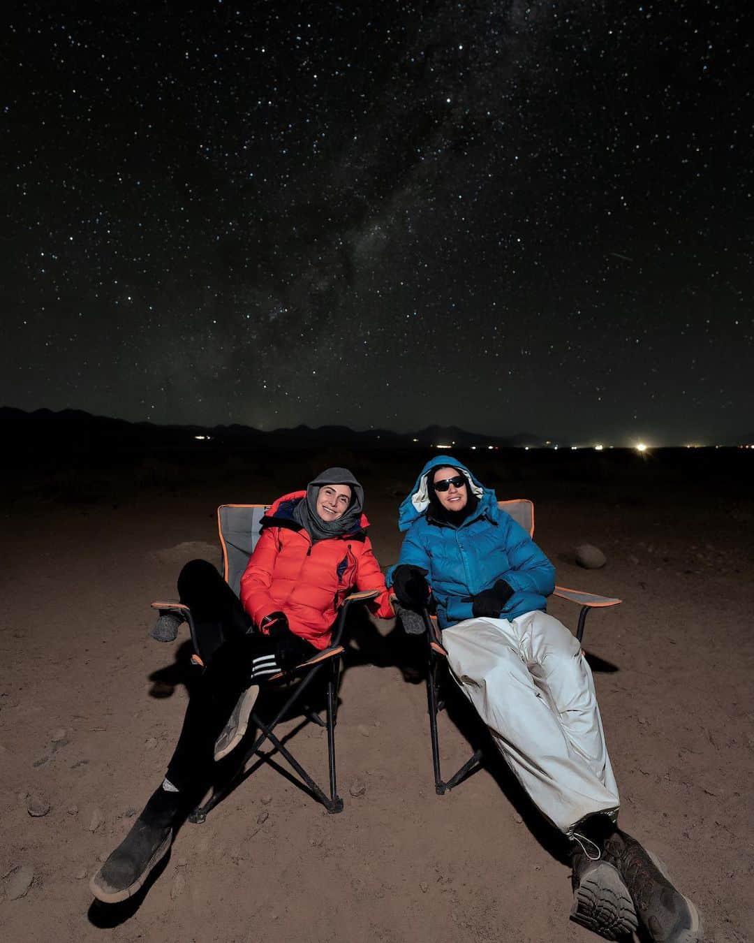 Giovanna Antonelliのインスタグラム：「Olha a grandeza do Atacama, dessa natureza!! Meu Deus!!!  Bom explorar o desconhecido, né?  Brigada @brasileirosnoatacama   📸 @guerrierifotografia   #exploreodeserto #brasileirosnoatacama  Ps:  Quem sacou a ⭐️ cadente na segunda foto !? Me conta??? Foi lindo!!!!」