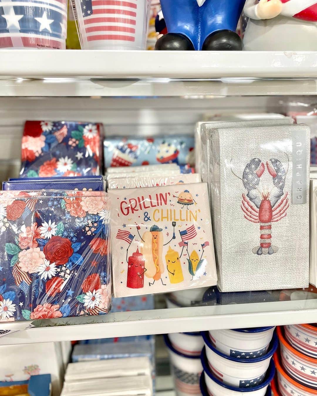 HomeGoodsのインスタグラム：「Weekend plans: grillin’ and chillin’ 😎🌭🍦  Pop in store for any last minute hosting must-haves!」