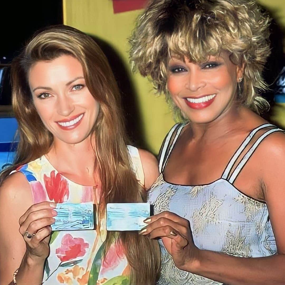 ジェーン・シーモアさんのインスタグラム写真 - (ジェーン・シーモアInstagram)「@tinaturner was an amazing person with an unmatched energy and spirit. ✨ She and I were both asked to paint for the private issue Discover card. I painted the first year and she took over the next. ⁣ ⁣ We also had the opportunity to experience her live, what an incredible talent! 🤩 She was so humble as well. May her legacy live on and may she rest in peace. 🙏🏻」5月26日 9時29分 - janeseymour