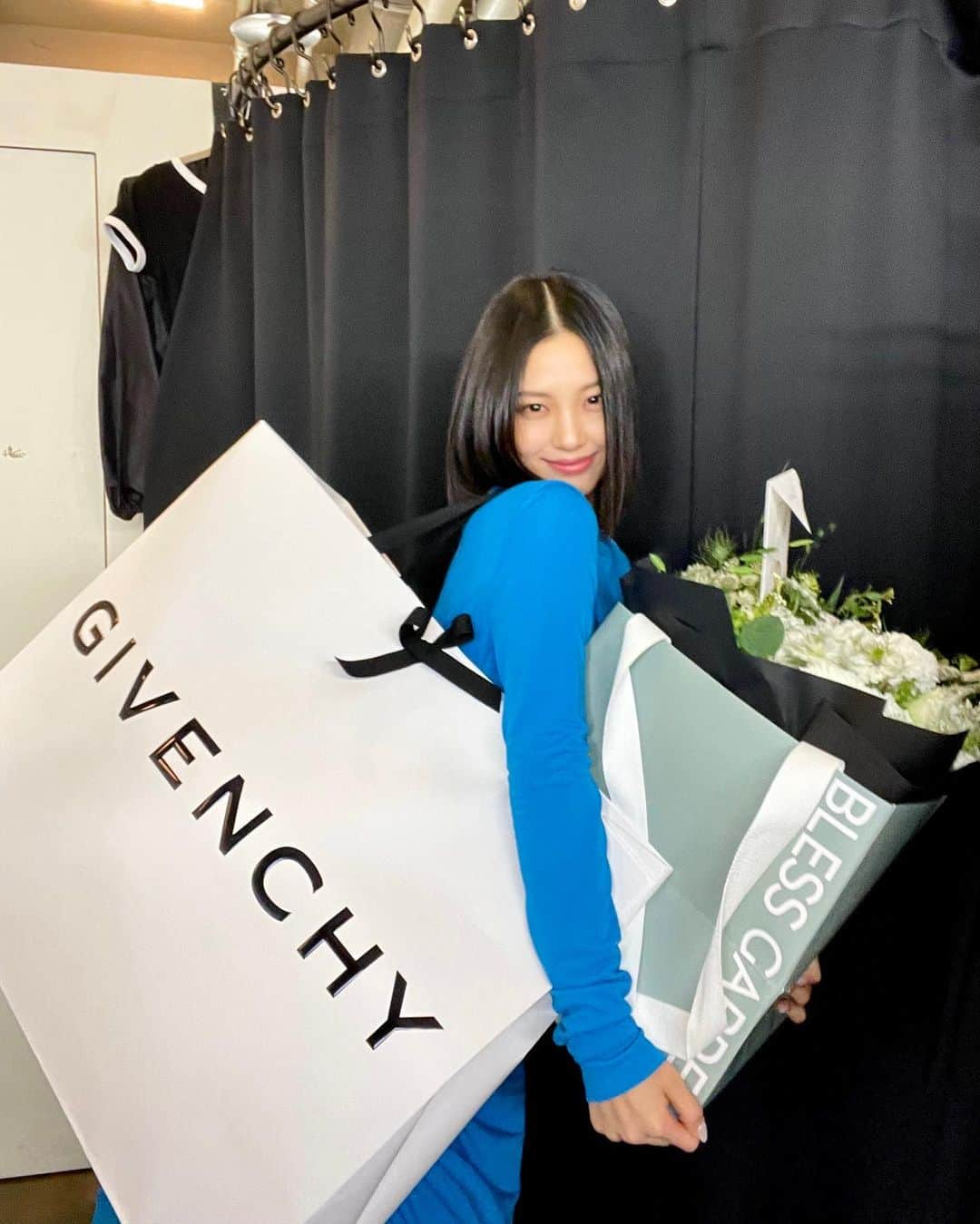 コ・ミンシさんのインスタグラム写真 - (コ・ミンシInstagram)「GIVENCHY GOMINSI BRAVO!💙」5月26日 9時31分 - gominsi