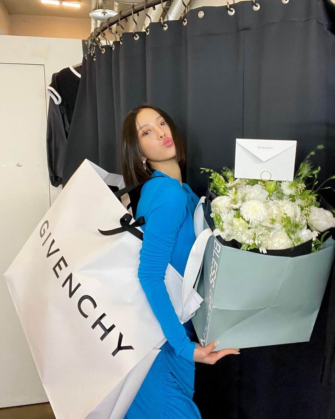 コ・ミンシさんのインスタグラム写真 - (コ・ミンシInstagram)「GIVENCHY GOMINSI BRAVO!💙」5月26日 9時31分 - gominsi