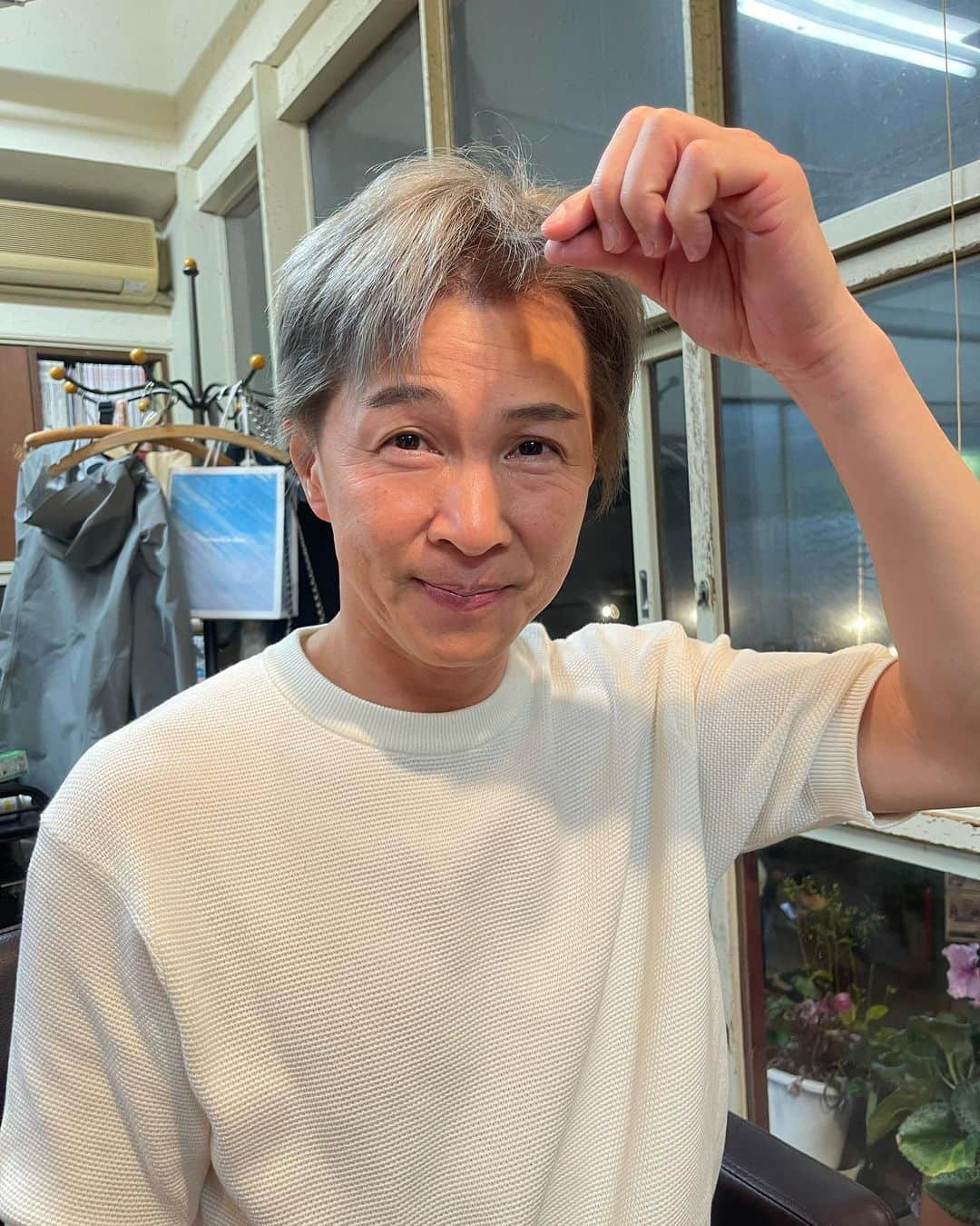 杉本知香さんのインスタグラム写真 - (杉本知香Instagram)「宮迫さんとアキちゃん バッタリ😊 8年ぶり？くらいに会ったそうで。 同い年な2人。めちゃくちゃ嬉しそうでした😆😆 宮迫さんも、アキちゃんの座長就任にめちゃくちゃ喜んでました！ アキちゃん、座長就任おめでとうございます㊗️  #中目黒美容室#珍しい2ショット  #宮迫博之#宮迫です #水玉れっぷう隊アキ #水玉れっぷう隊  #新喜劇アキ#吉本新喜劇#座長」5月26日 9時44分 - sugimotoc