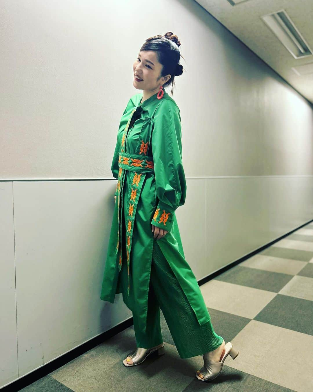 平野ノラさんのインスタグラム写真 - (平野ノラInstagram)「この後、TBS『ひるおび』 生放送💚  衣装当てクイズ正解は3番！ 当たりましたか？ ヤッピーグリーンでうれCCガールズ💚💚  コメントありがとバブリー💚💚💚  #ひるおび #この後生放送 #平野ノラ #ノラの衣装はなんでしょね #全身はストーリーから」5月26日 9時54分 - noranoranora1988