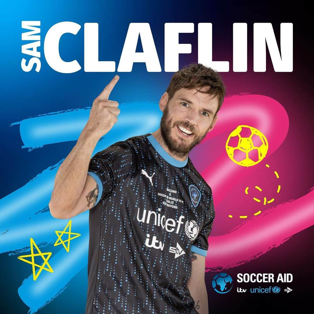 サム・クラフリンのインスタグラム：「Officially official ✍️ @MrSamClaflin will line up for the Soccer Aid World XI 💙🖤   #SoccerAid #MUFC #SamClaflin #OldTrafford」